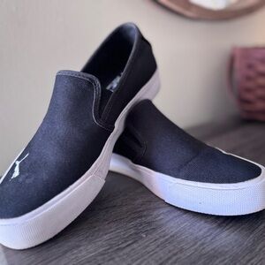 Women’s Puma Black Slip-On Sneakers Size 6